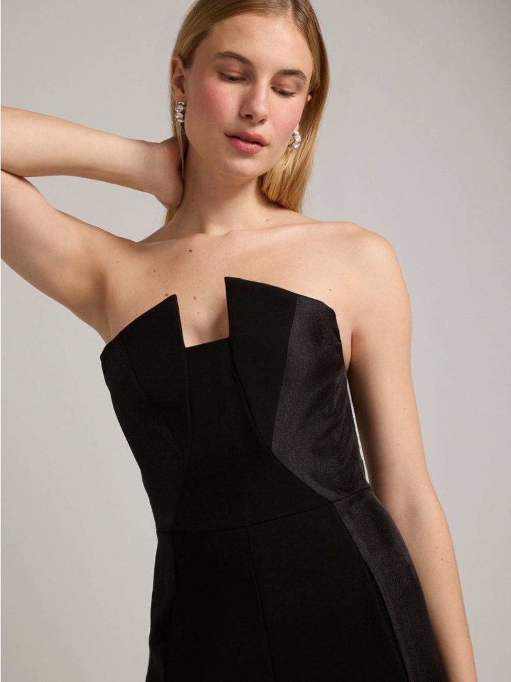 Black Halo Black Square-Neck Wide-Leg Jumpsuit with Structured Bodice - Picture 9 of 16